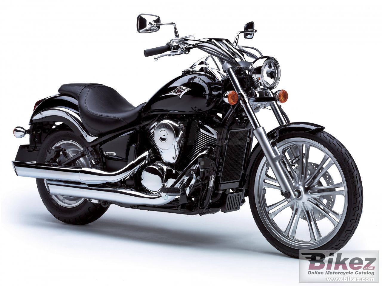 Big Kawasaki vulcan 900 custom picture and wallpaper from Bikez.com
